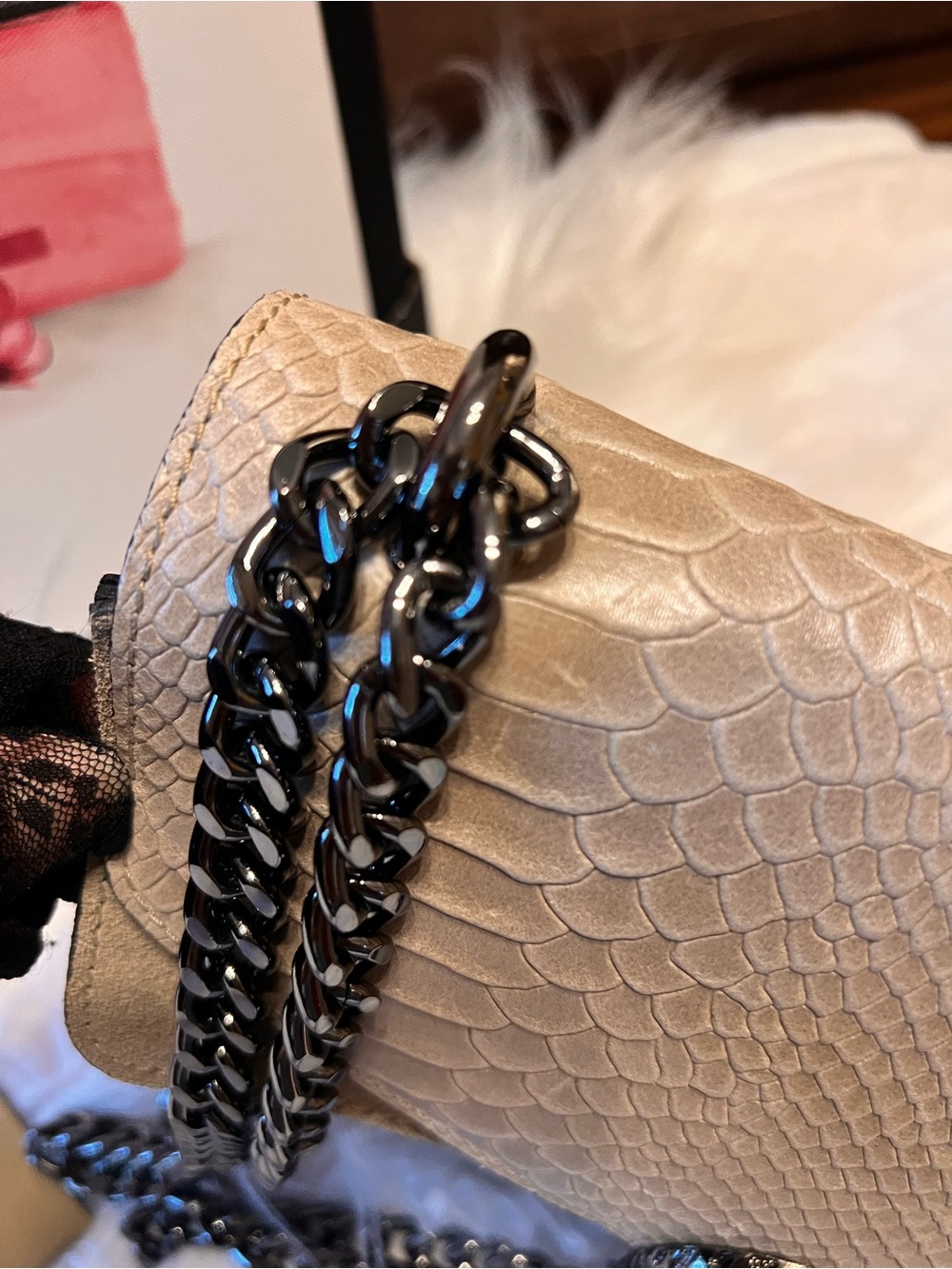 Vera Pelle Beige snakeskin-embossed genuine leather chain crossbody bag - Picture 15 of 17